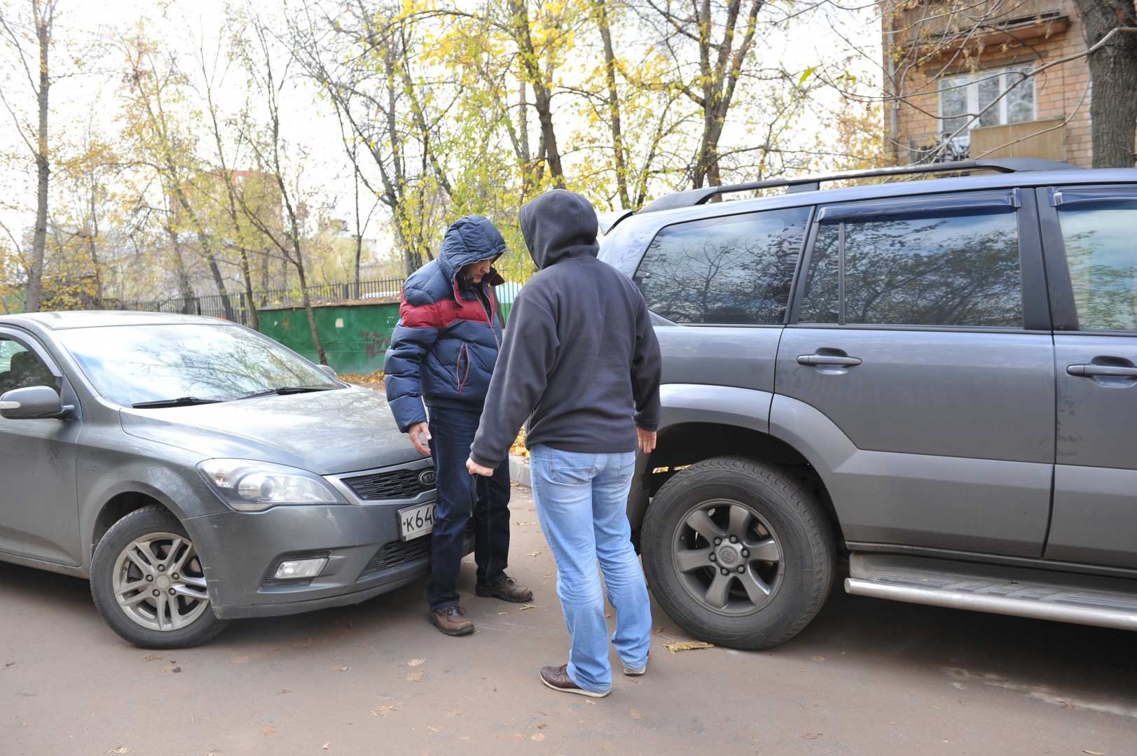 Подмосковными полицейскими задержан мужчина, спровоцировавший с сообщниками конфликт на трассе