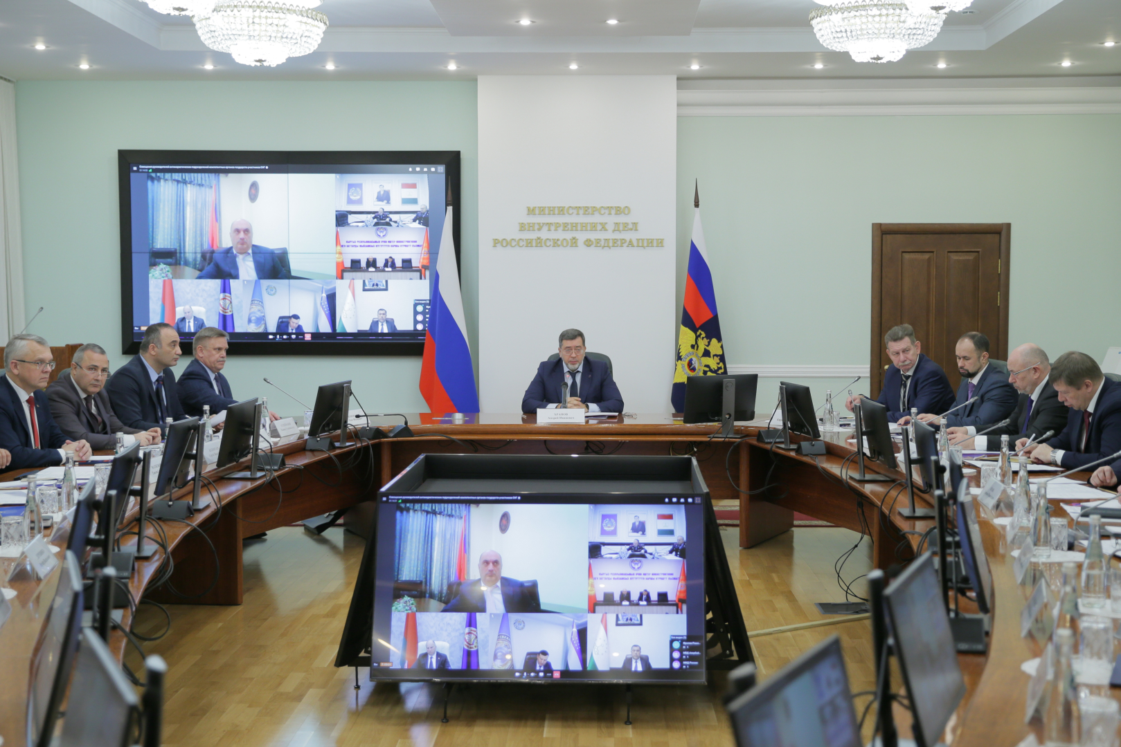 Андрей Храпов обсудил с зарубежными коллегами вопросы противодействия наркобизнесу на пространстве СНГ