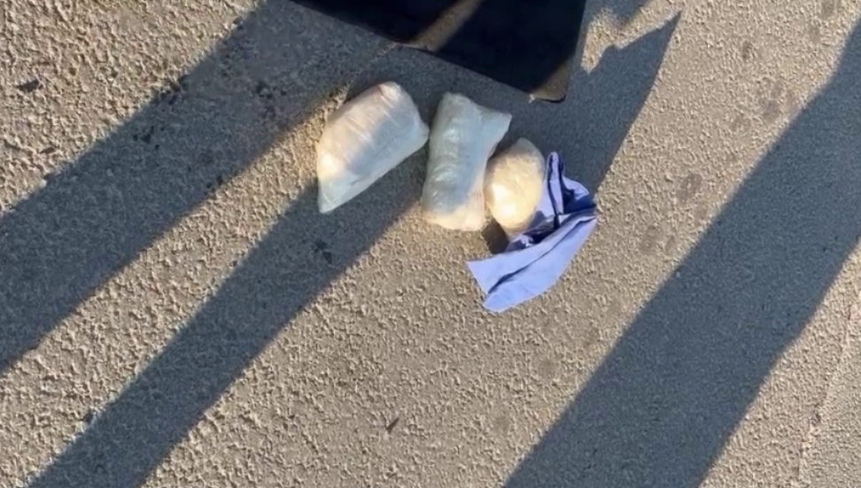 На трассе под Великим Новгородом полиция пресекла транзит 3 кг синтетического наркотика в Подмосковье