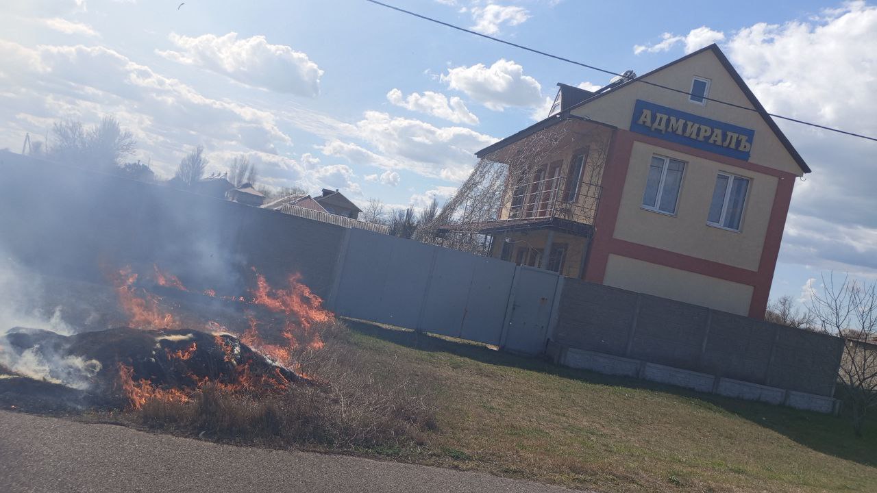 В Херсонской области автоинспекторы предотвратили возгорание жилого дома в селе Стрелковом