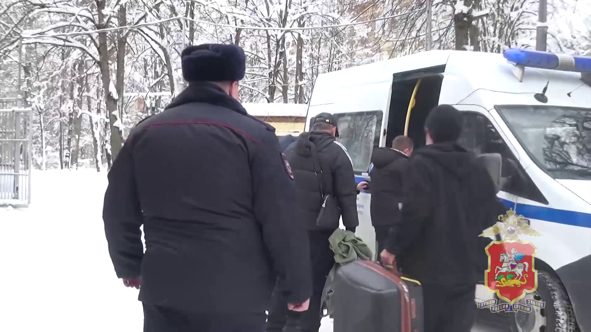 Полицией Подмосковья депортированы 10 мигрантов с опасными инфекционными заболеваниями