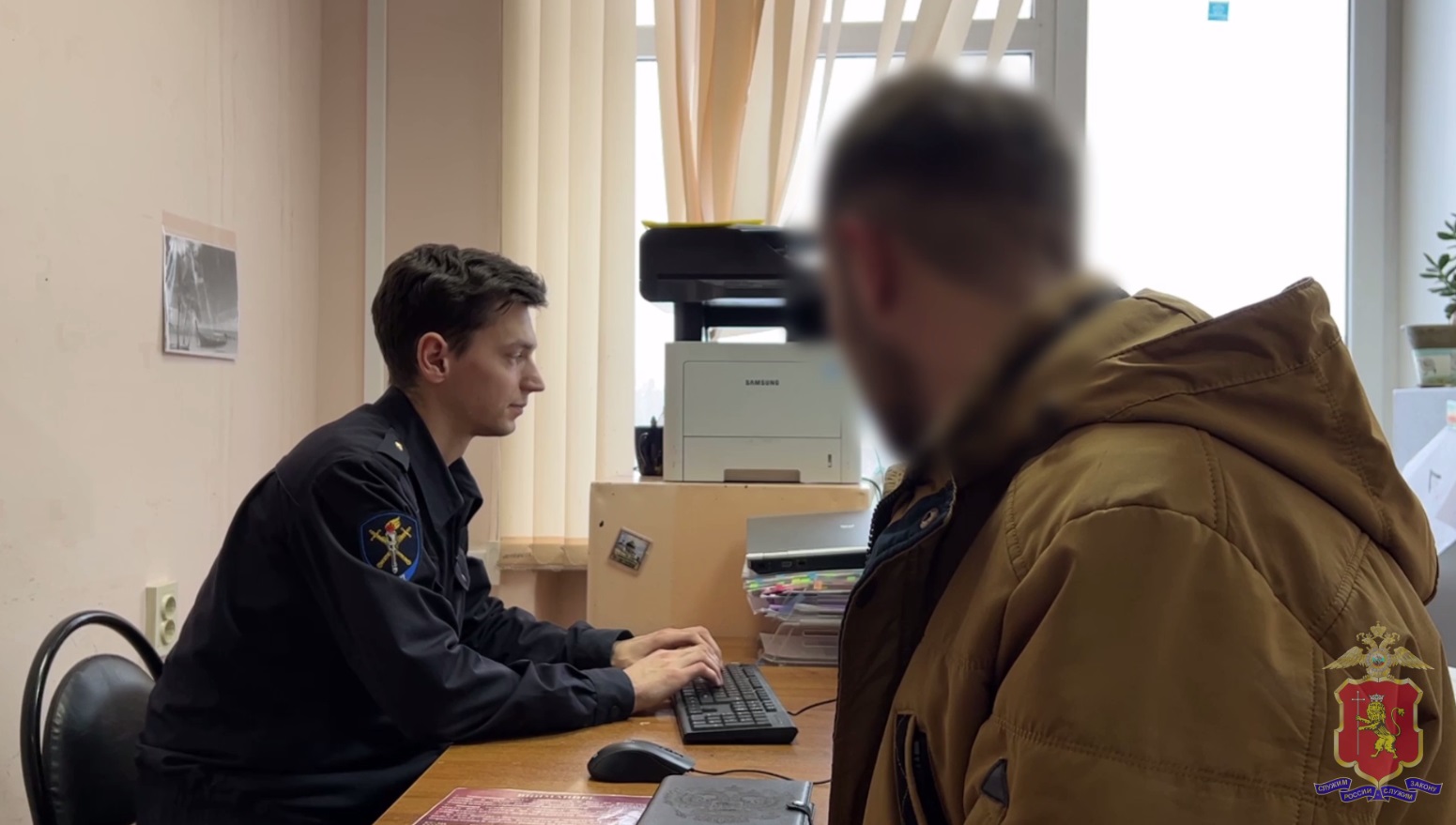 Во Владимире полицейские установили ассистента онлайн-аферистов по выброшенной им бутылке