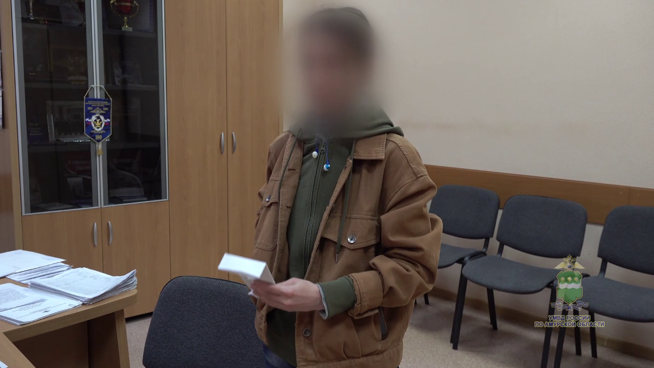 В Благовещенске полицейские вернули местной жительнице утерянную ею крупную сумму денег