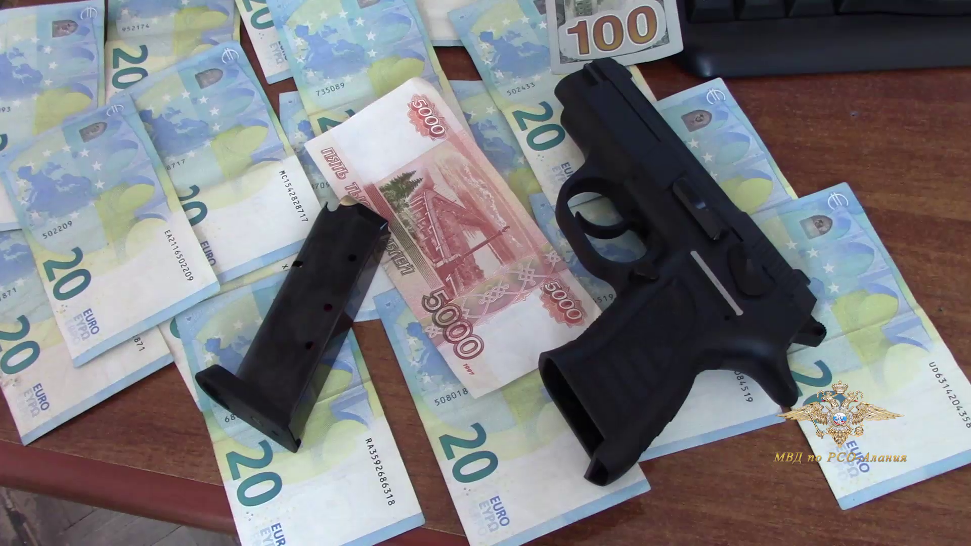 Полицией Северной Осетии задержан подозреваемый в краже борсетки с пистолетом и валютой