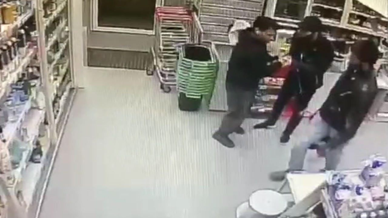 Столичные полицейские задержали двух приезжих мужчин, подозреваемых в грабеже супермаркета