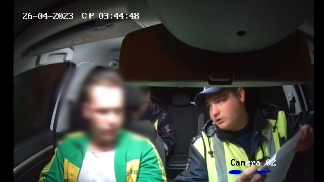 В Тольятти полицейские задержали нарушителя, протаранившего автомобиль ДПС при попытке скрыться