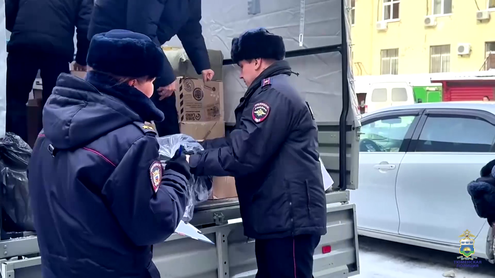 Полицейские Тюменской области подготовили гуманитарный груз для земляков, участвующих в СВО
