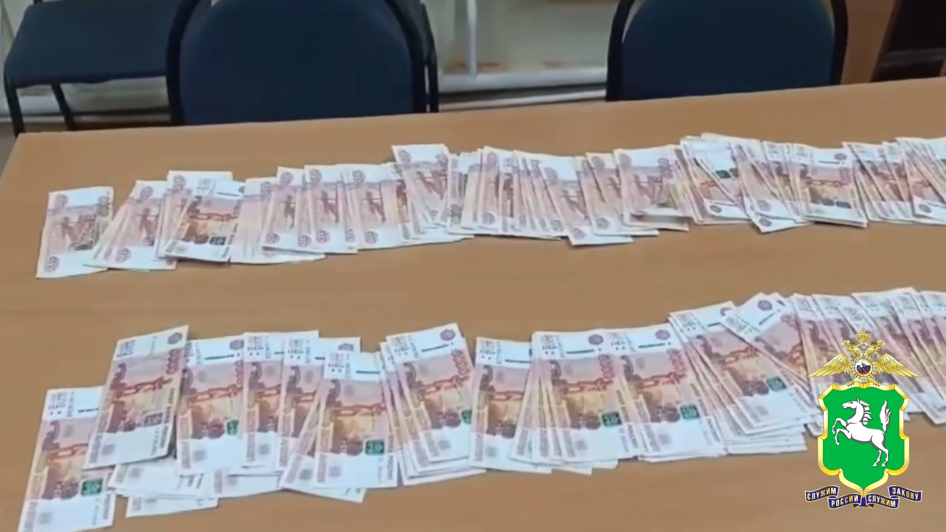 Задержан житель Томской области, который похитил у знакомого 1 млн рублей и спрятал деньги в огороде