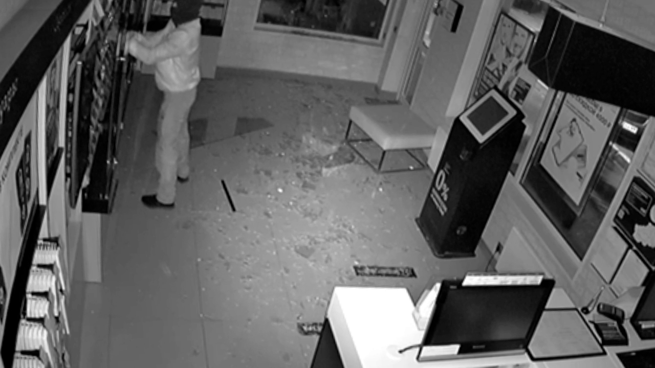 Полицейские задержали жителя Твери, обворовавшего десять сетевых магазинов города