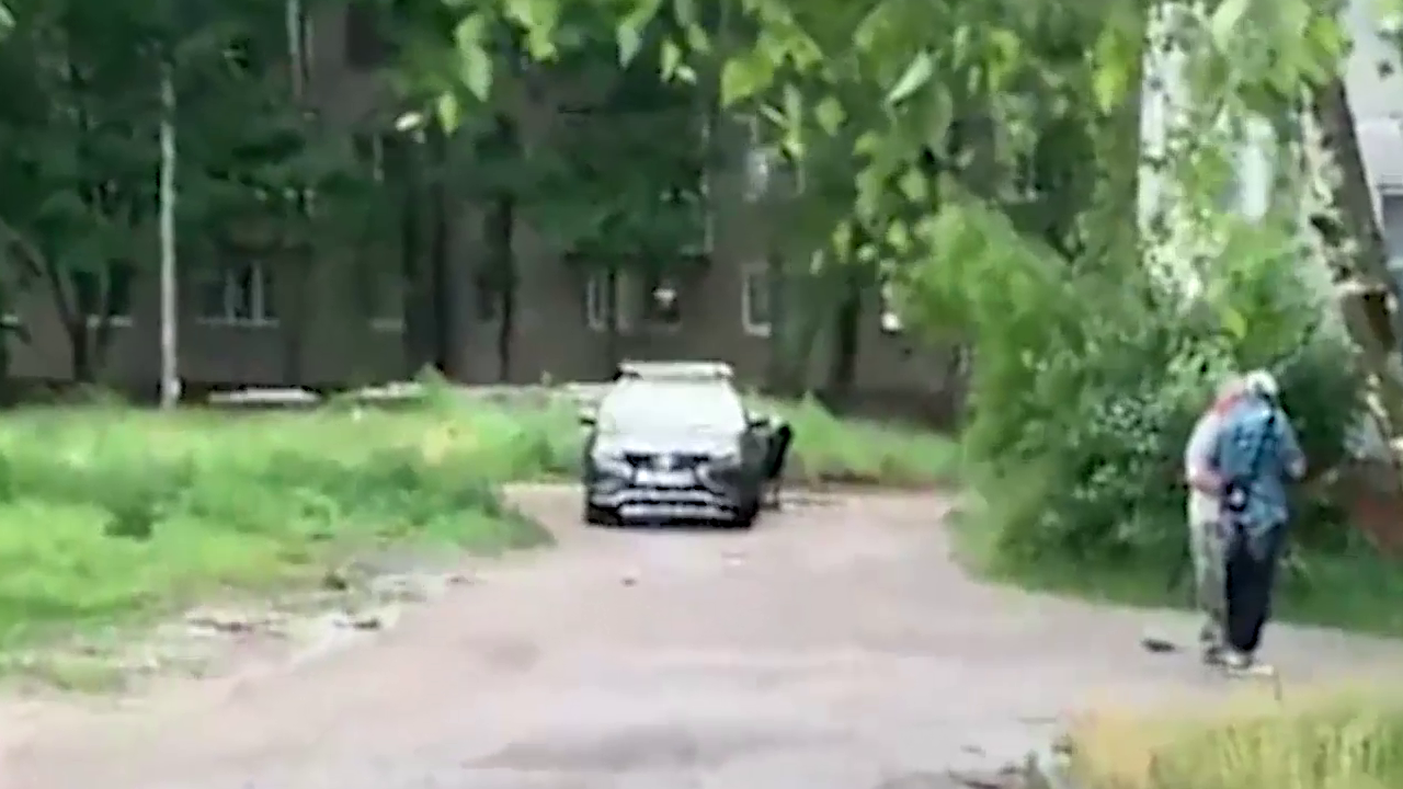 В Подмосковье задержаны курьер аферистов и два следивших за ним контролера от этих же мошенников