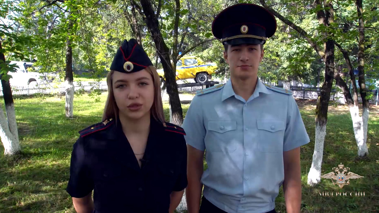Ирина Волк: В Амурской области участковые уполномоченные полиции спасли мужчину из горящего строения