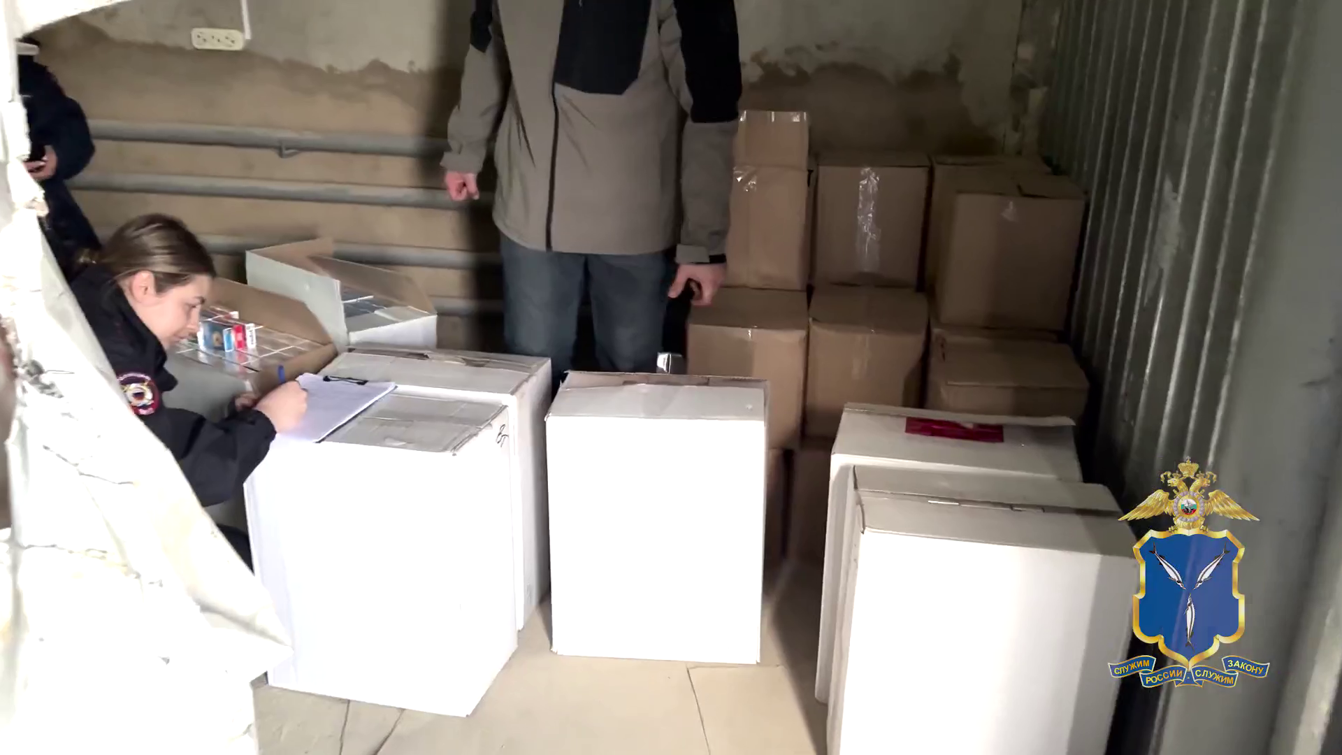 За изготовление и реализацию сомнительного алкоголя, а также сбыт табака без акцизов осудят жителя Саратова