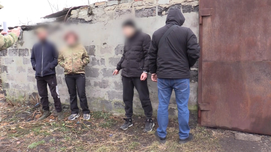 Полицейские задержали наркозависимого мужчину по подозрению в сбыте запрещенных веществ