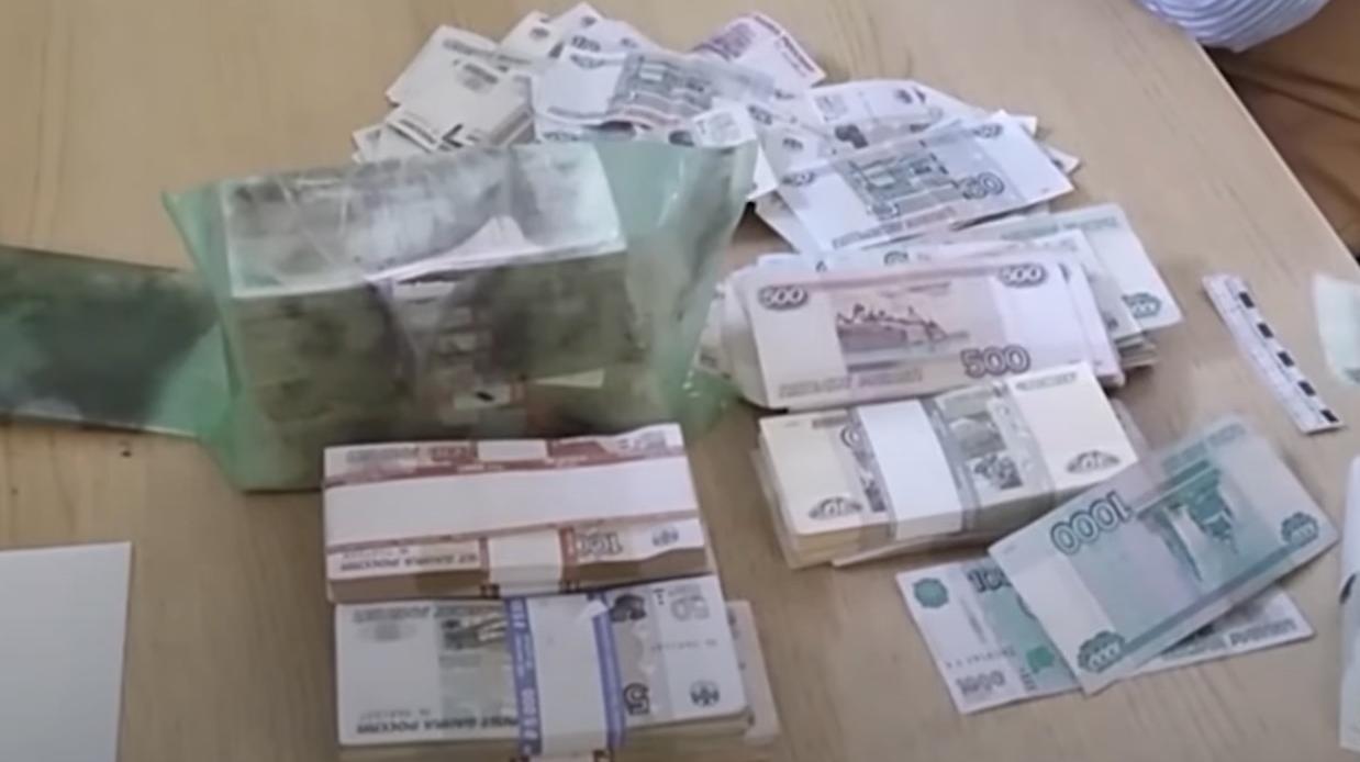 Житель Тюменской области, устроивший по указке аферистов разбой в банке, предстанет перед судом