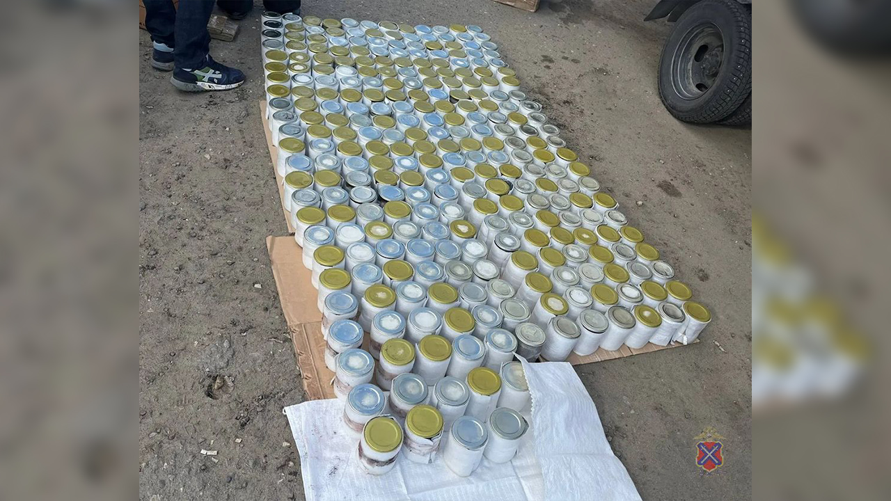 Полицейские сорвали поставку в Волгоград более 136 кг нелегальной икры на фургоне из Дальнего Востока