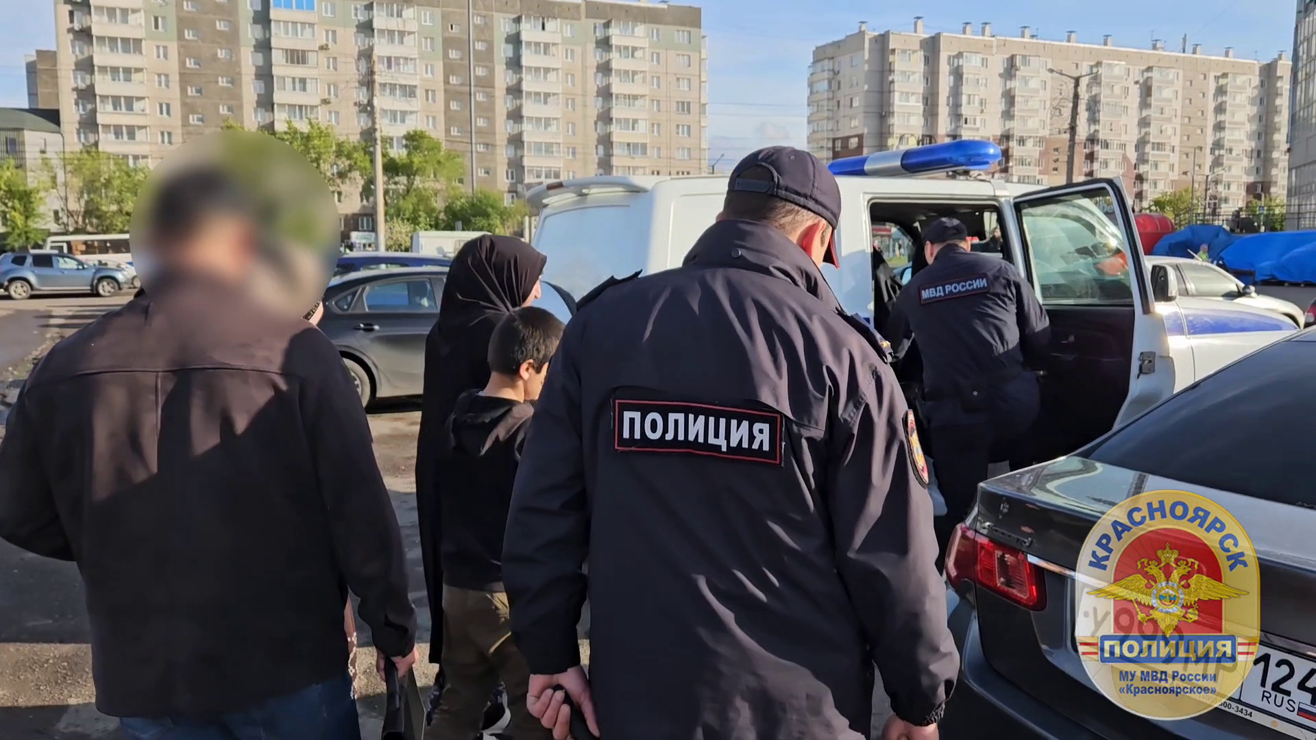 Полиция выявила нелегальных мигрантов среди работников магазина одежды в Красноярске