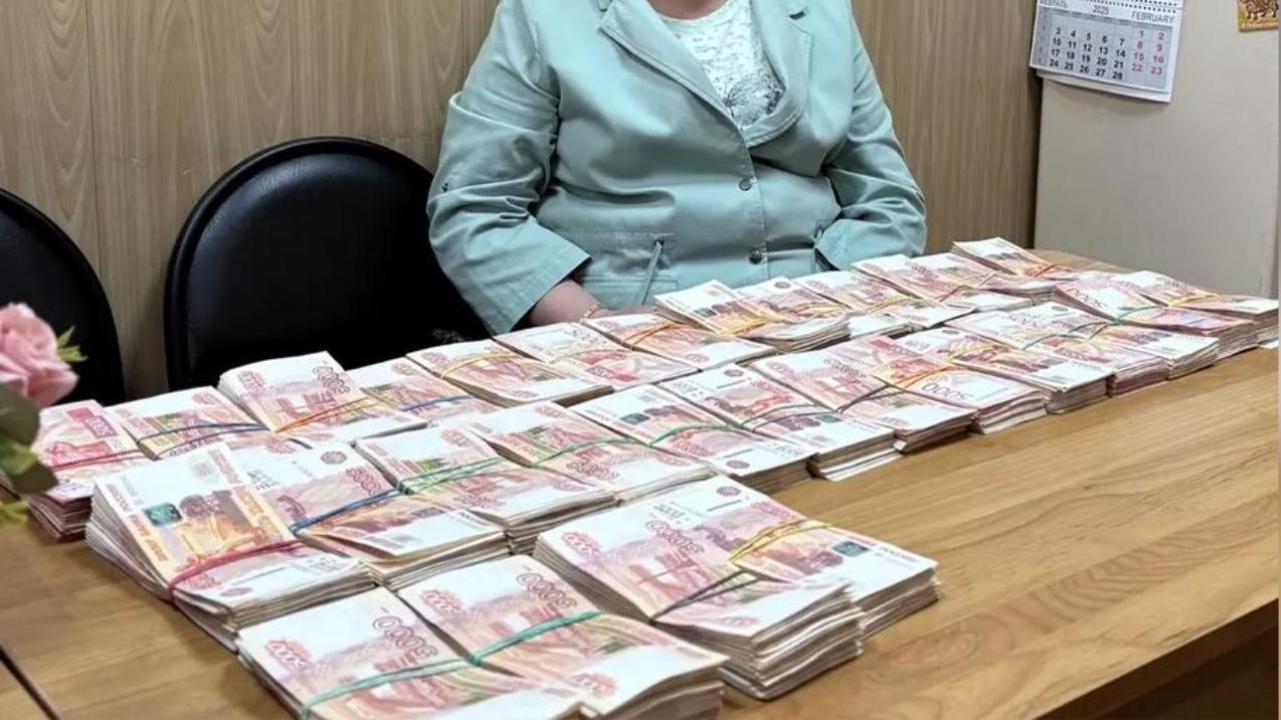 Правоохранители пресекли хищение 15 млн рублей у жительницы Приамурья, задержав курьеров аферистов