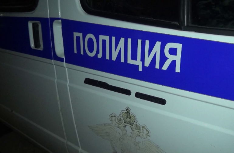 В Югре автоинспекторы помогли пенсионерам устранить поломку иномарки на загородной трассе