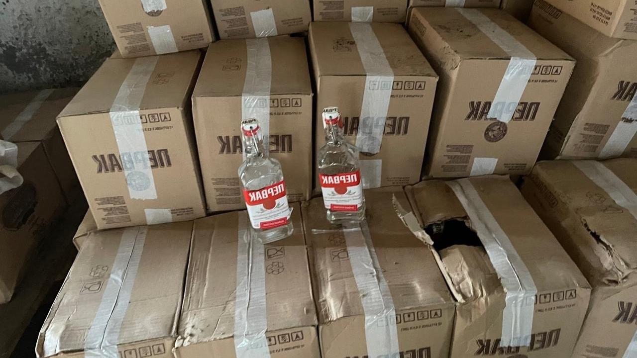 Житель Омска обвиняется полицией в незаконном обороте алкогольной продукции на 19 млн рублей