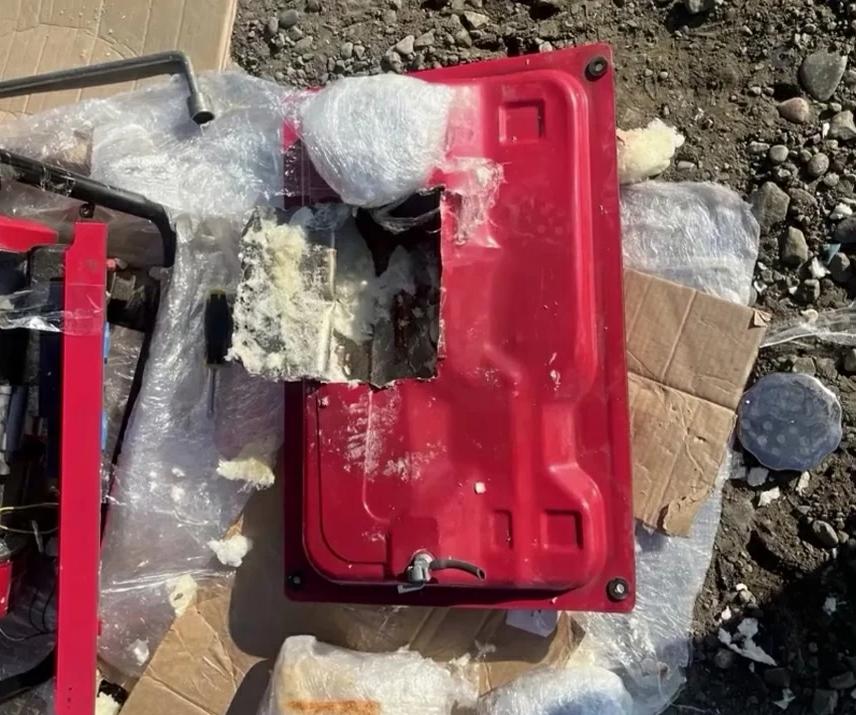 Транспортная полиция сорвала доставку 2 килограммов мефедрона и гашиша на Таймыр в бензобаке генератора