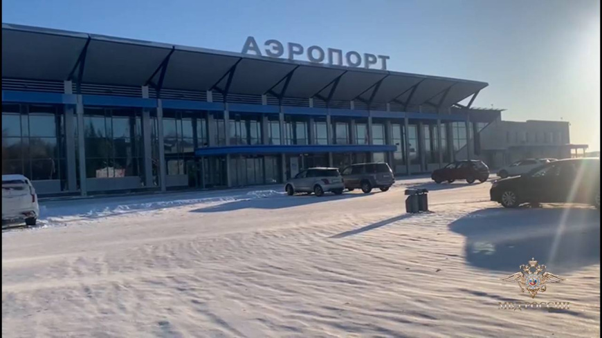 В Томске транспортные полицейские задержали авиапассажира, нарушавшего общественный порядок
