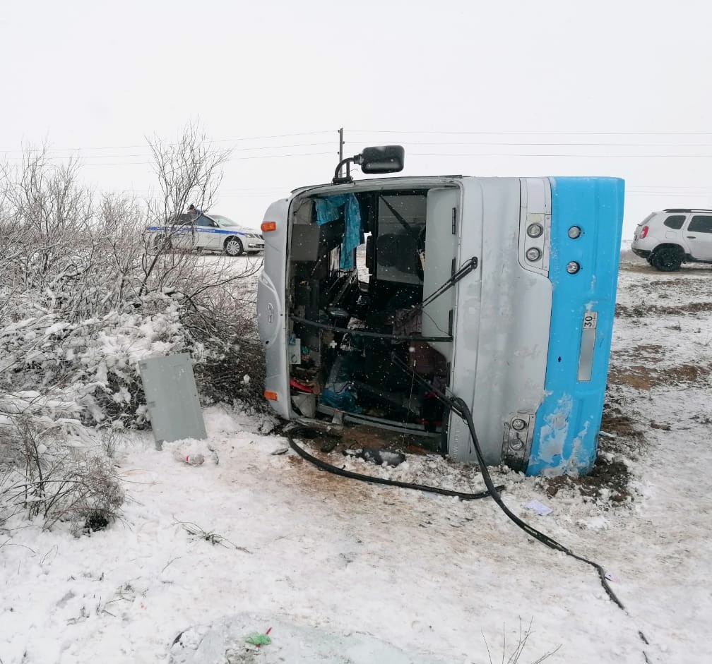 Госавтоинспекция проводит административное расследование по факту ДТП на автодороге «Волгоград - Астрахань», в результате которого пострадали 5 человек