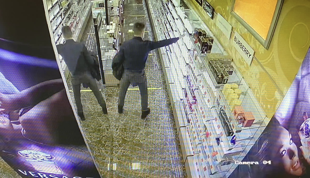 Сотрудники полиции задержали подозреваемого в краже парфюмерии из столичного магазина