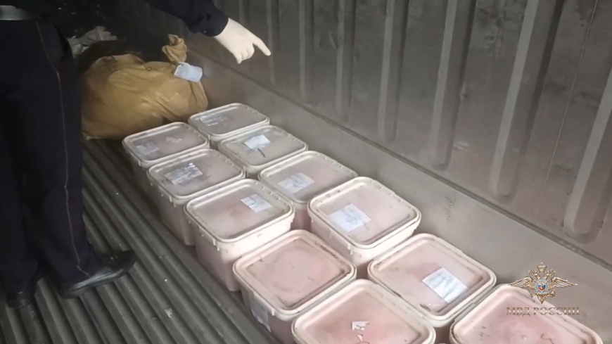 Полицейские изъяли из незаконного оборота более 240 кг красной икры
