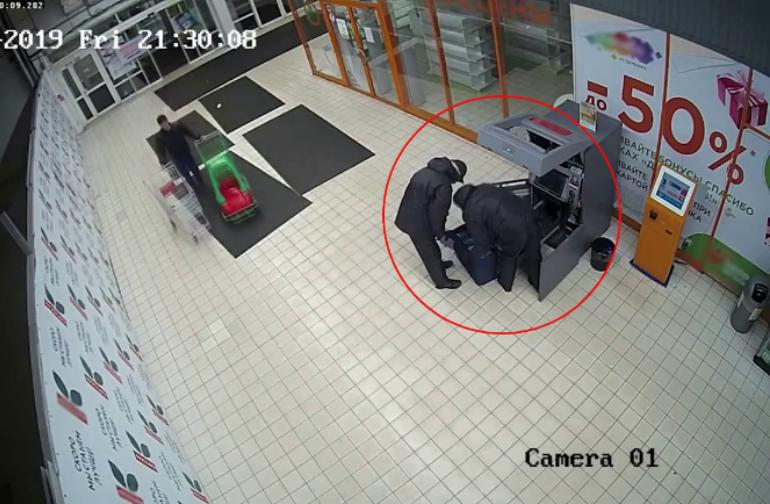 В Санкт-Петербурге осудят взломщиков банкоматов, похитивших почти 18 млн рублей