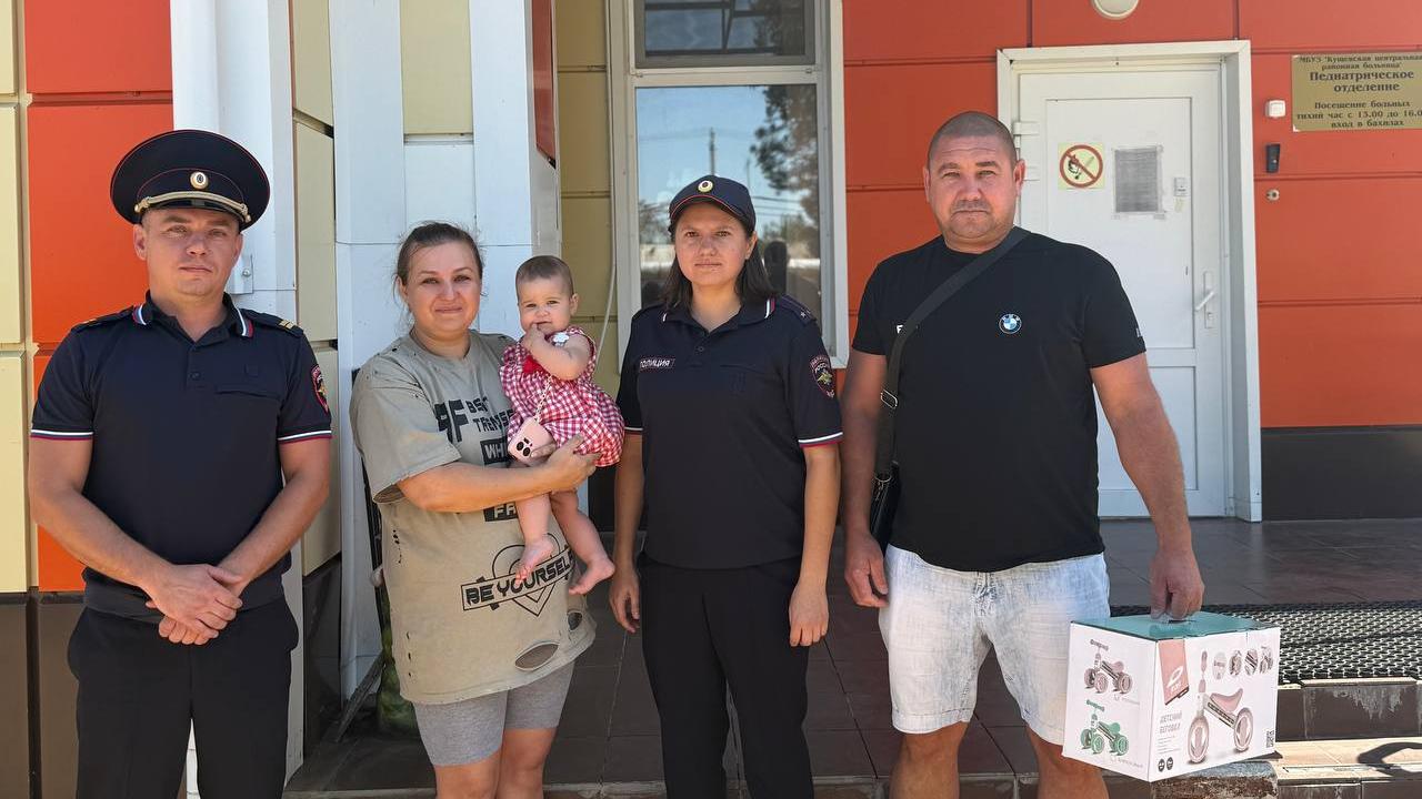 Полицейские Краснодарского края экстренно доставили в больницу 8-месячную девочку с приступом удушья