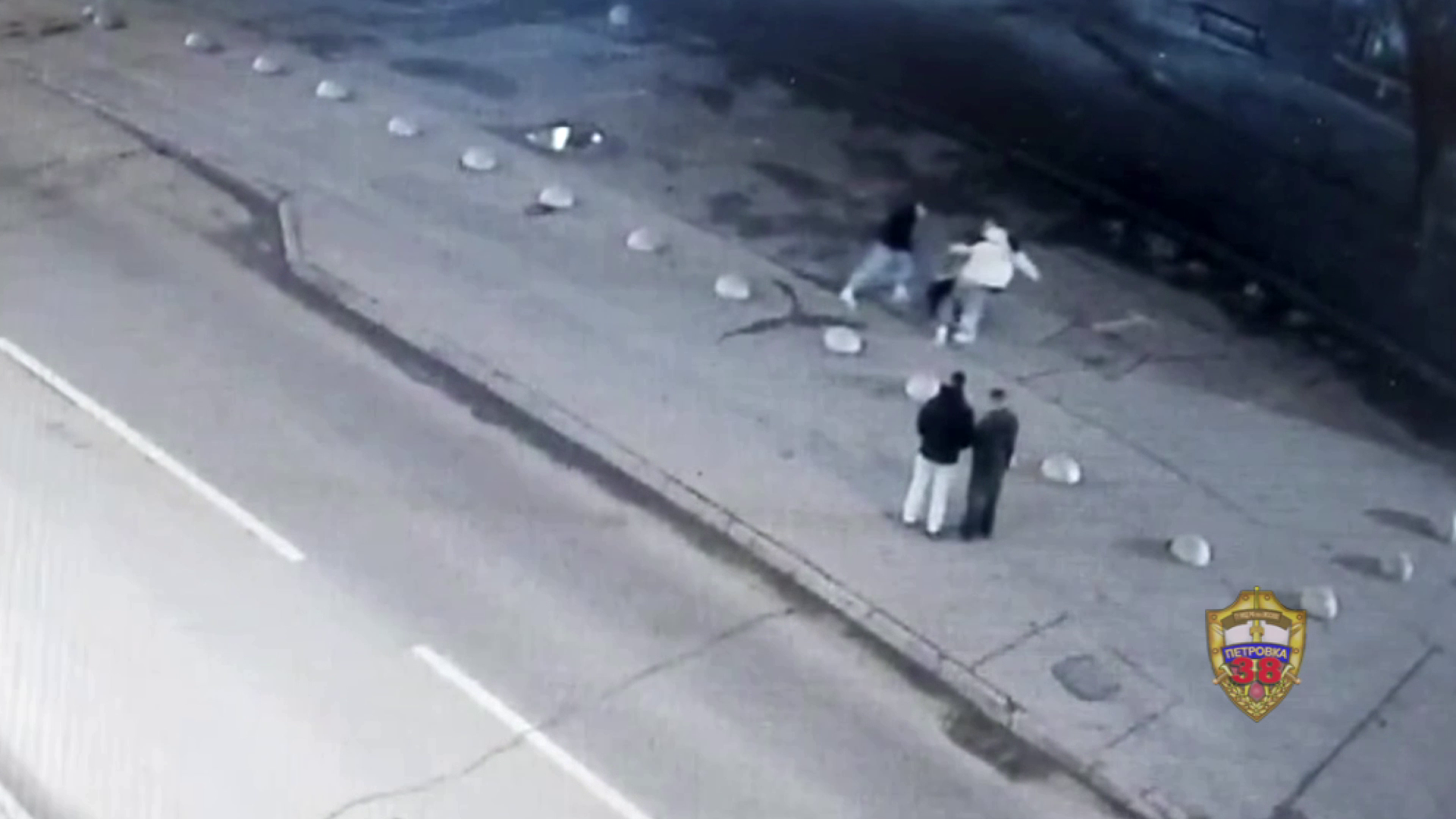 Два дебошира задержаны столичной полицией за грабёж, хулиганство и причинение вреда здоровью