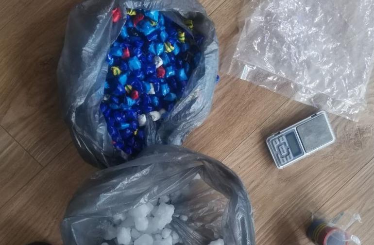 Полицейские Алтайского края пресекли незаконную деятельность оптового распространителя «синтетики»