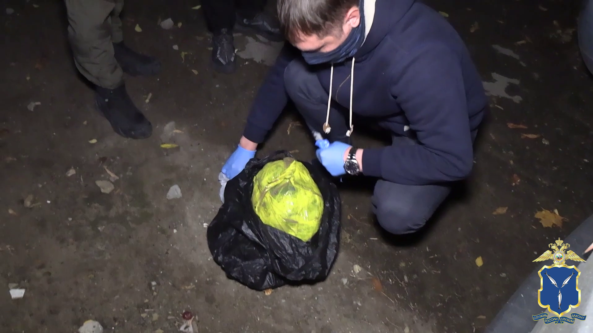 В Саратовской области полицейские обнаружили в арендованном автомобиле наркокурьера 5 кг мефедрона