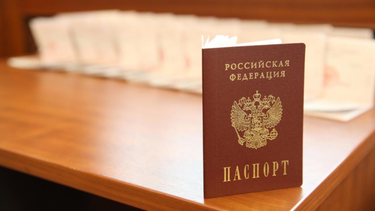 В Приморье полицейские помогли соотечественникам из Бразилии получить российское гражданство