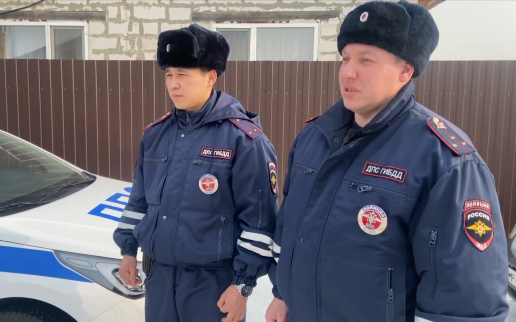 В Хакасии полицейские навестили девочку, которая благодаря им была вовремя доставлена на операцию