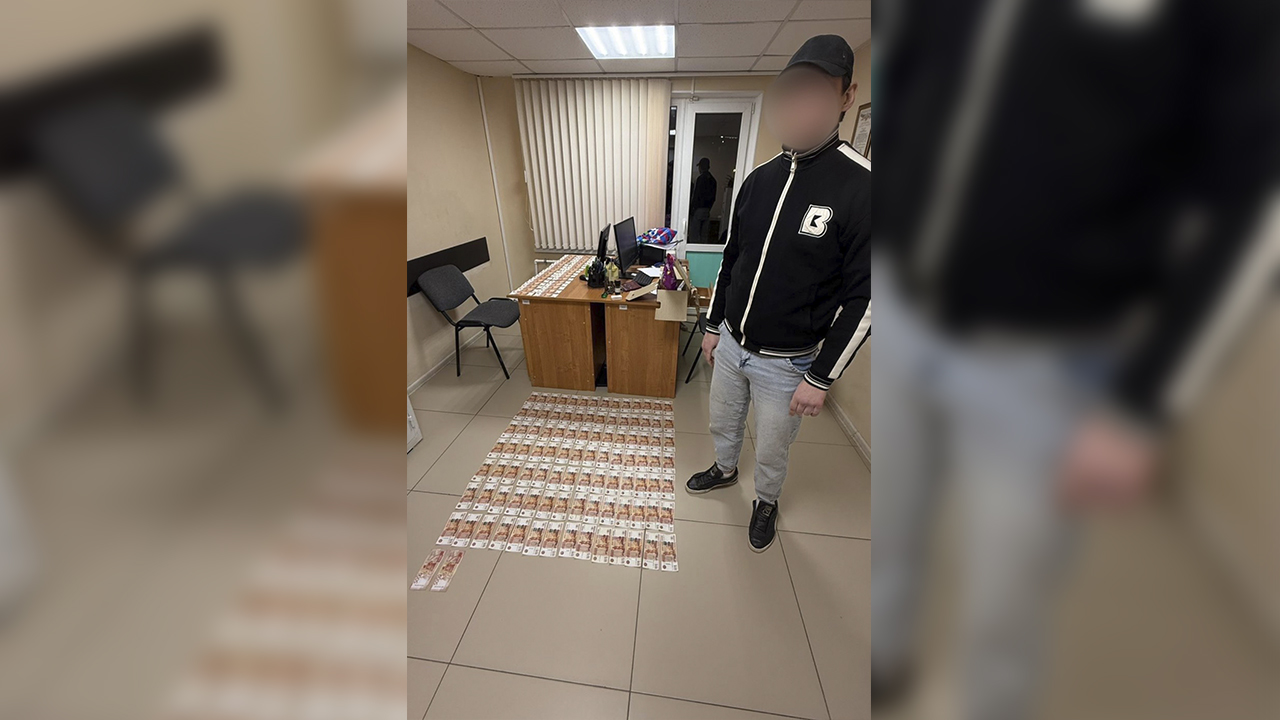 Задержан участник обмана жительницы Астрахани, получивший посылку с похищенными у неё деньгами