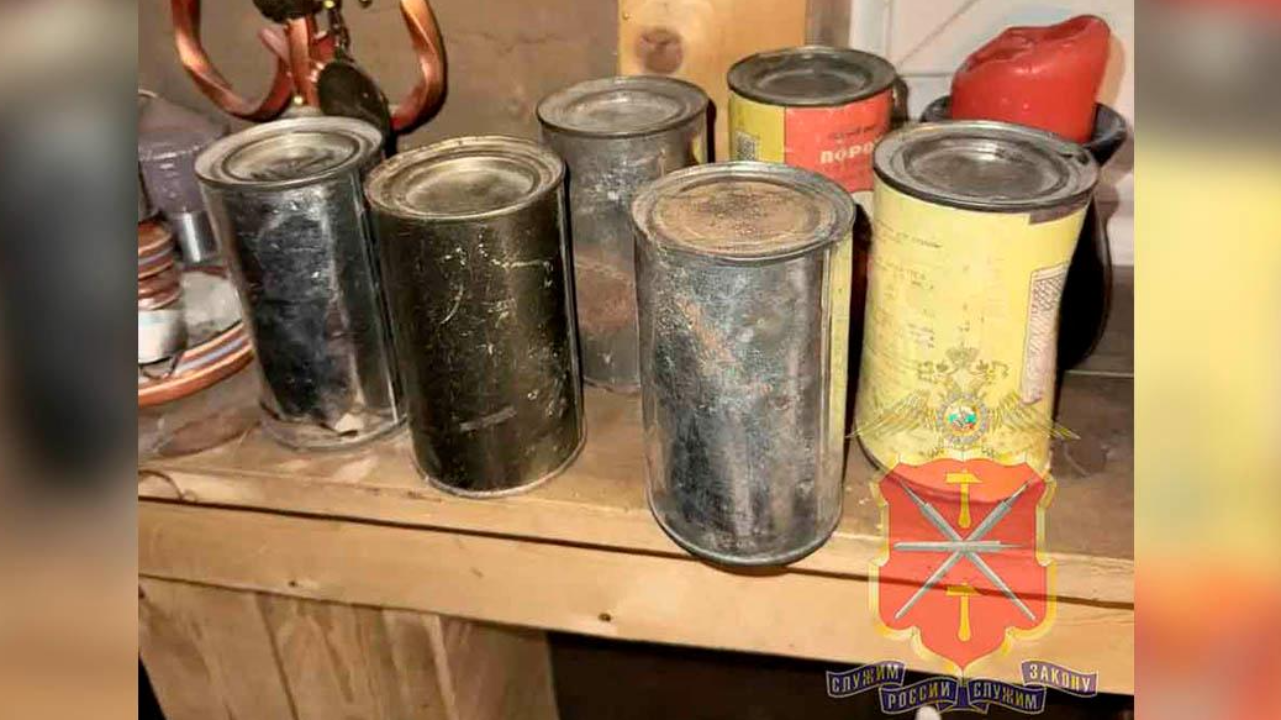 Тульские полицейские изъяли у жителя Донского порядка 1,5 кг взрывчатых веществ и 3 кг марихуаны