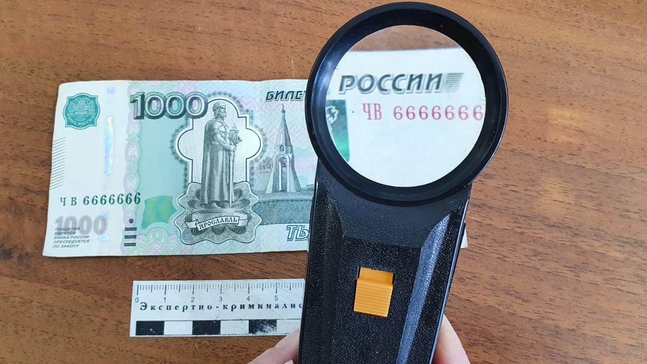 Ценную банкноту житель Иванова вначале потратил, а затем, вооружившись ножом, попытался вернуть
