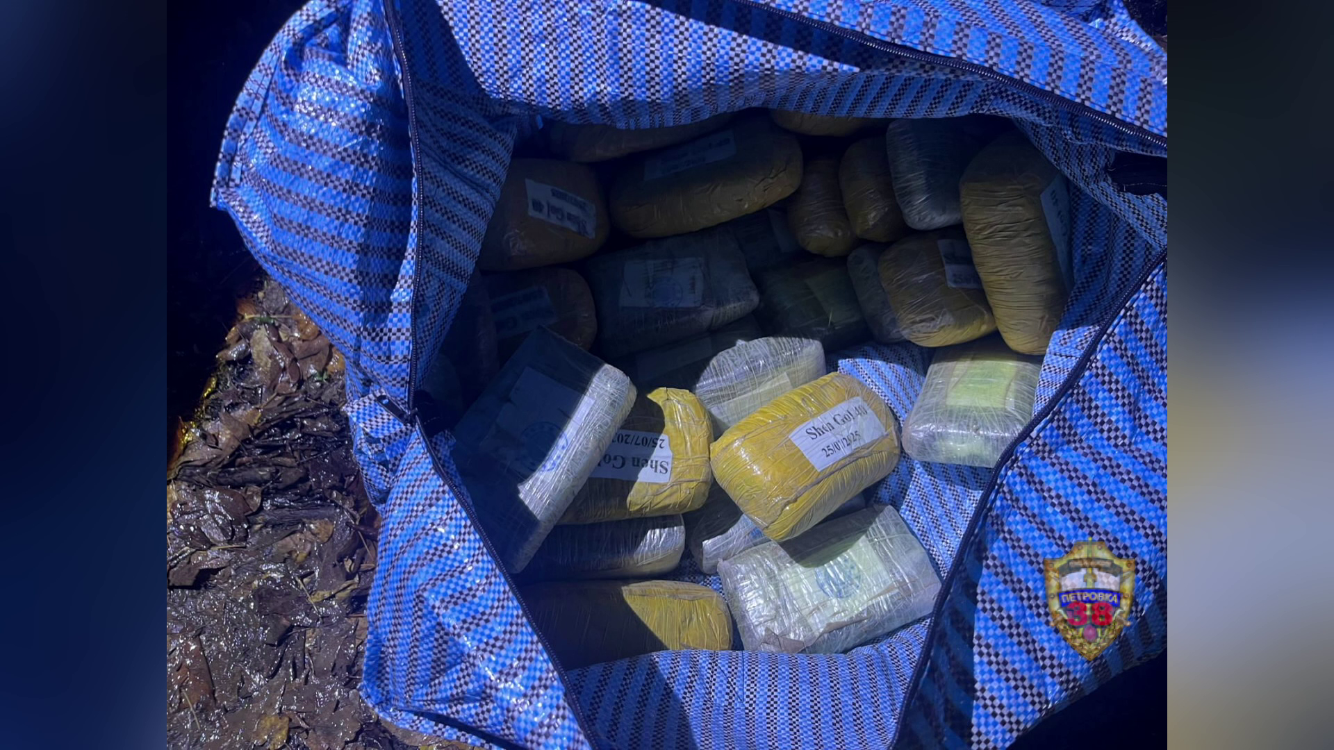 На западе столицы полицейские задержали оптового наркокурьера с 39-килограммовым «мастер-кладом»