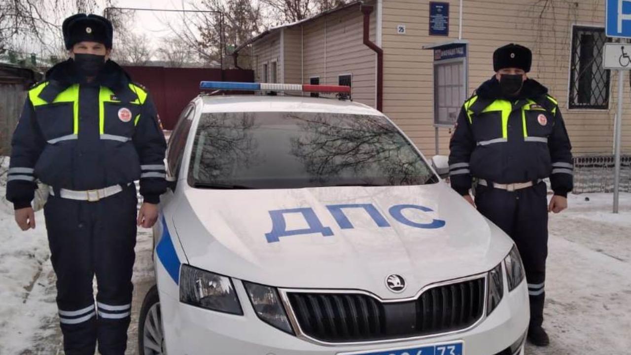 Сотрудники Госавтоинспекции Ульяновской области спасли семью из горящего дома