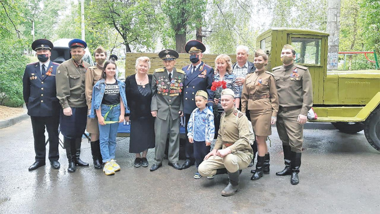 Пуля попала в шапку на голове
