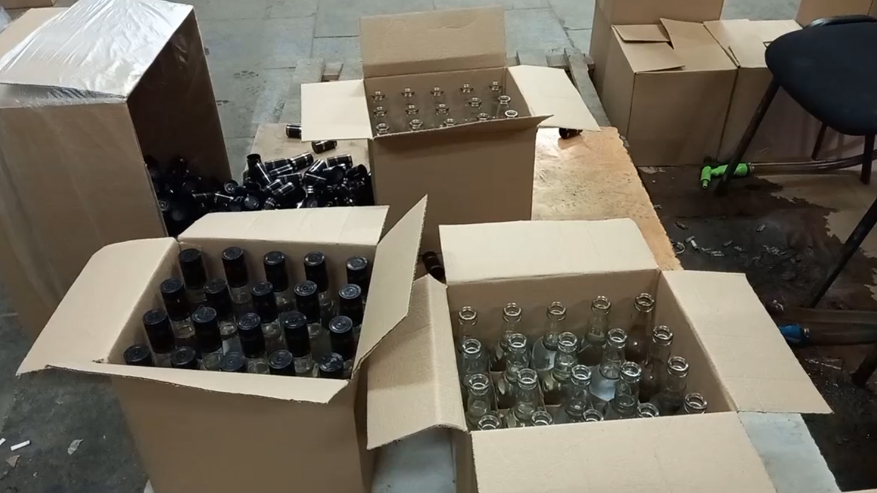 В Ишиме полицейские выявили кустарное производство немаркированной алкогольной продукции