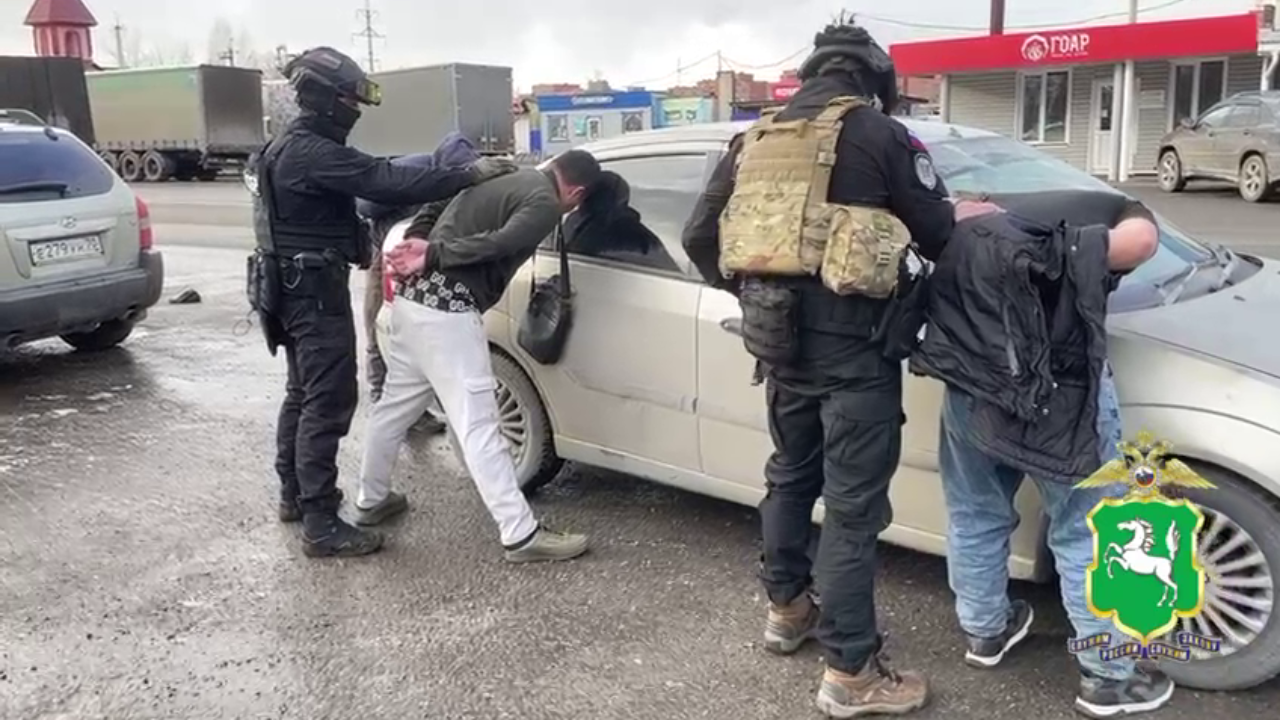 В Томске задержаны два мигранта-сбытчика, один из которых не выполнил решение суда о выезде из России