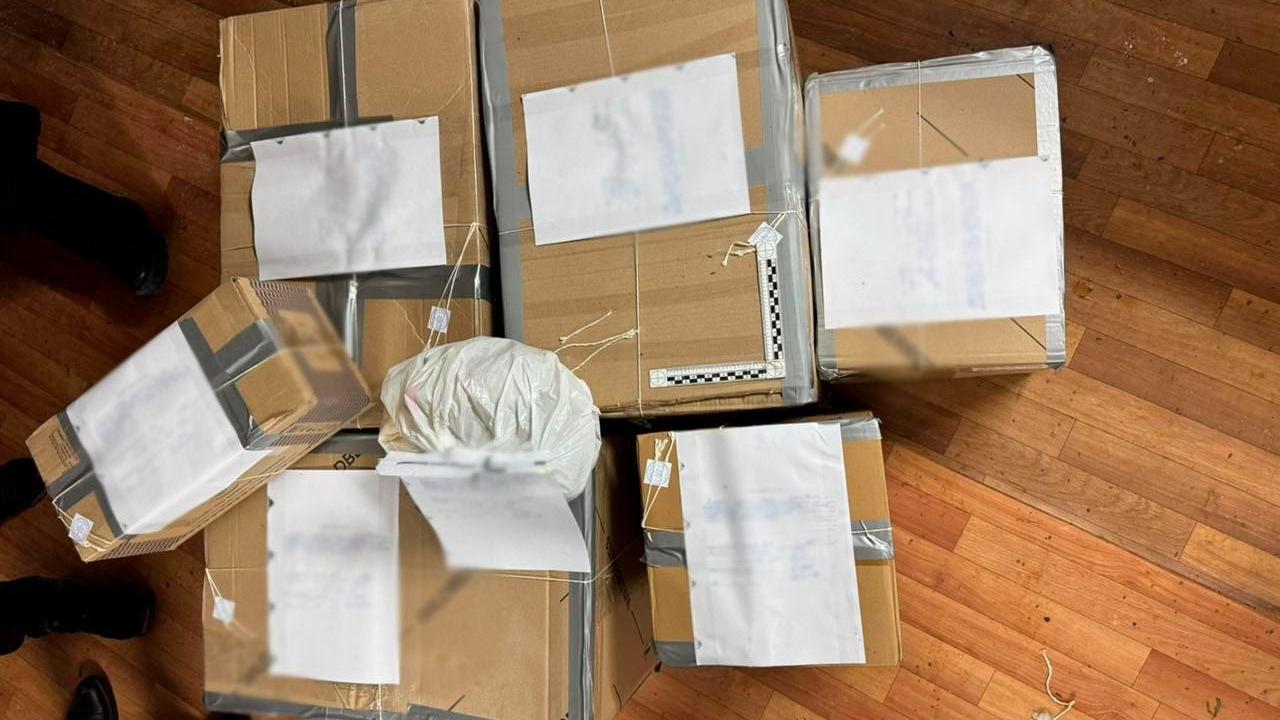В Якутии полицейские уличили жителя Хангаласского района в хранении 3,5 кг каннабиса в своём гараже