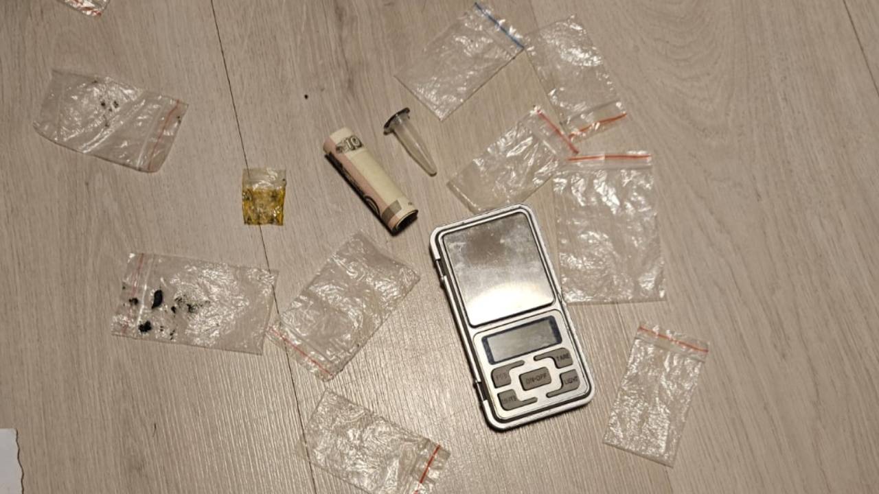 В Санкт-Петербурге полиция задержала сожителей, рекламирующих площадку по торговле наркотиками