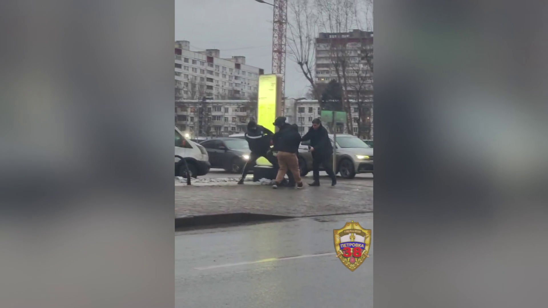 Полицией столицы задержаны два пособника аферистов, пытавшихся обмануть пенсионерку на 12,4 млн рублей