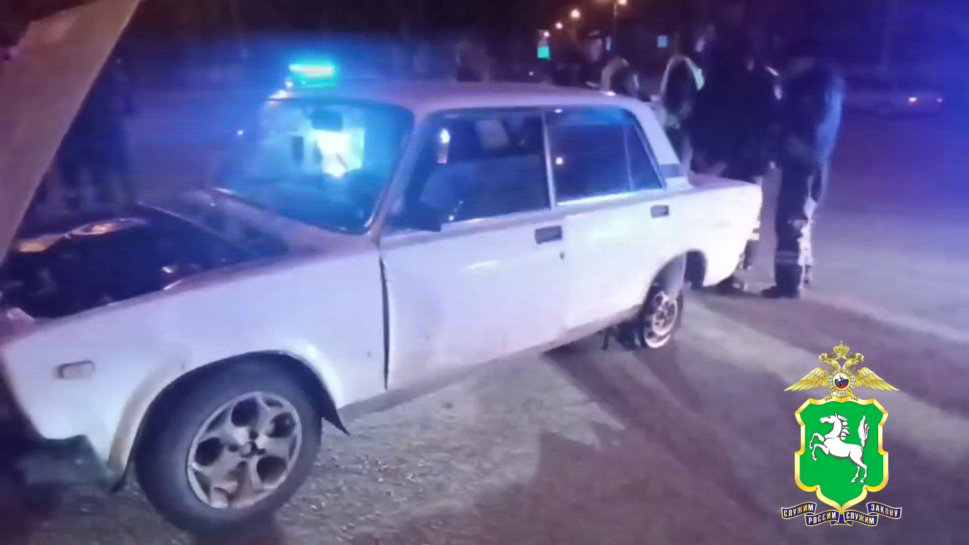 В Томске задержан нетрезвый водитель-рецидивист, пытавшийся скрыться на ВАЗе с разорвавшимся колесом