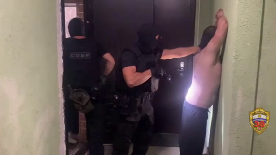 Полицейскими Москвы задержан мужчина, устроивший поножовщину в подъезде дома в Ореховом проезде