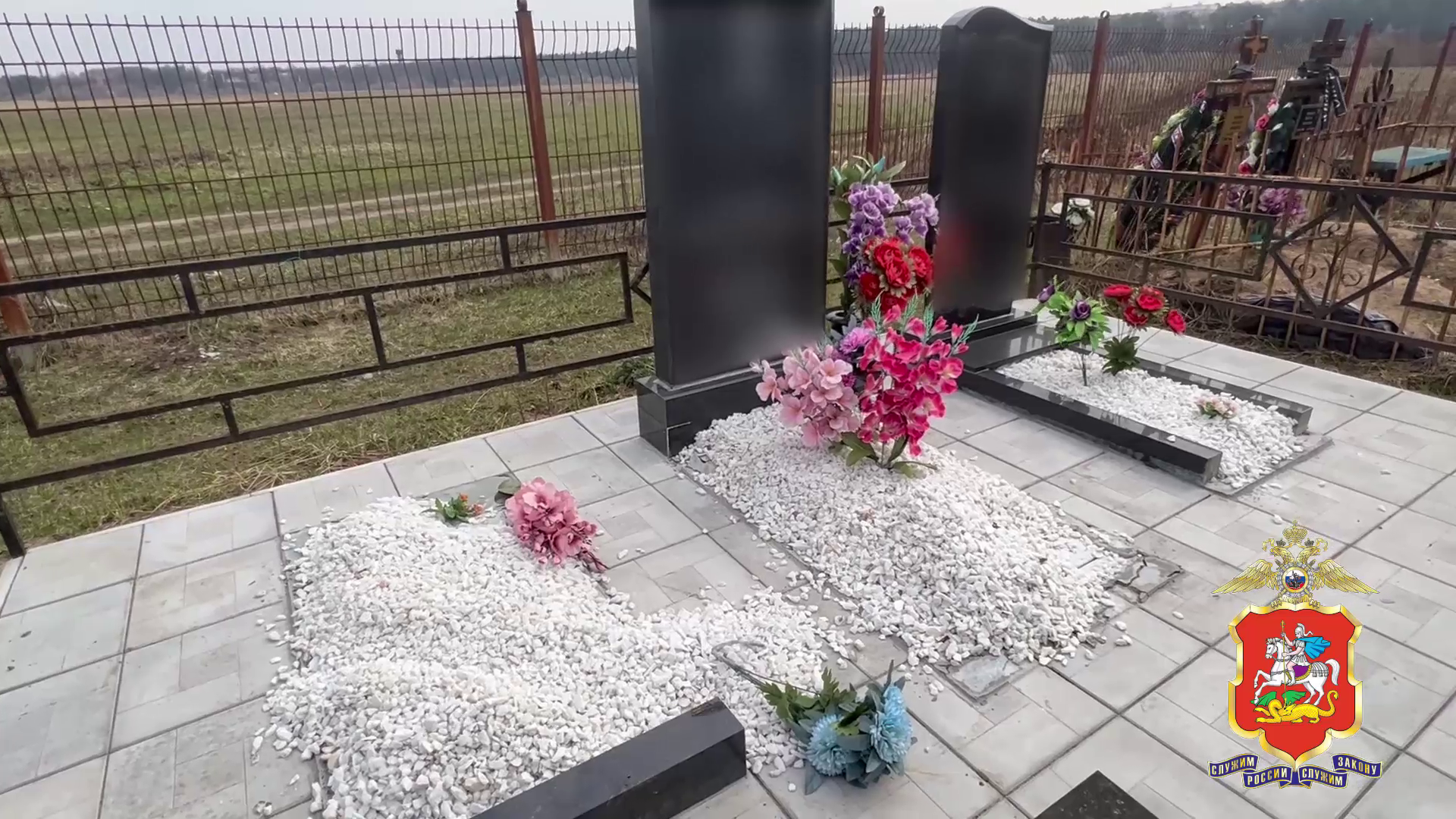 Полиция Подмосковья задержала двух мужчин за кражу с кладбища 27 надгробных памятников и плит