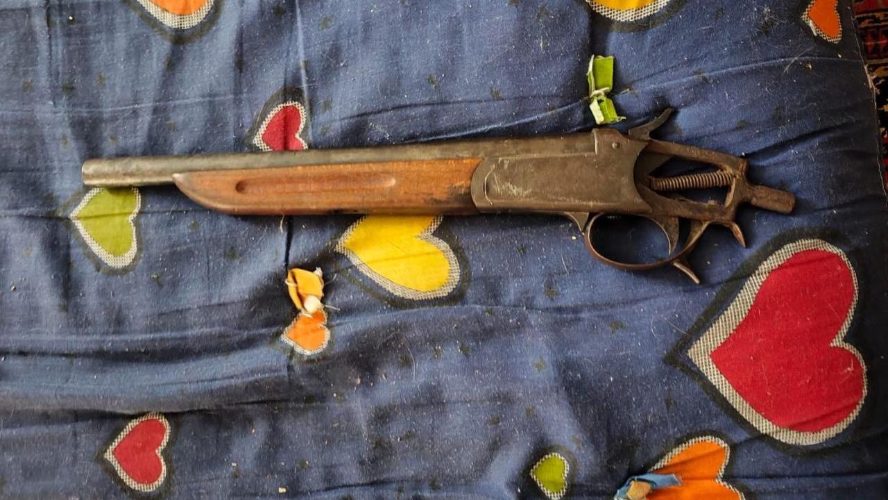 Почти 9 кг конопли и марихуаны, обрез ружья и винтовку с патронами изъяла рязанская полиция у экс-супругов